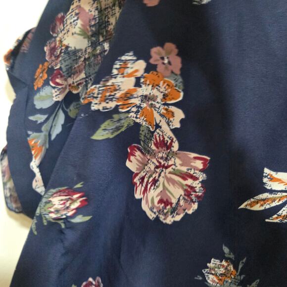Maurices Navy Floral Criss Cross Blouse Size XL - Picture 8 of 9